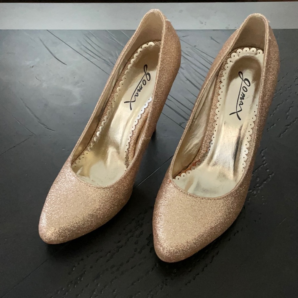 Gold sparkle heel